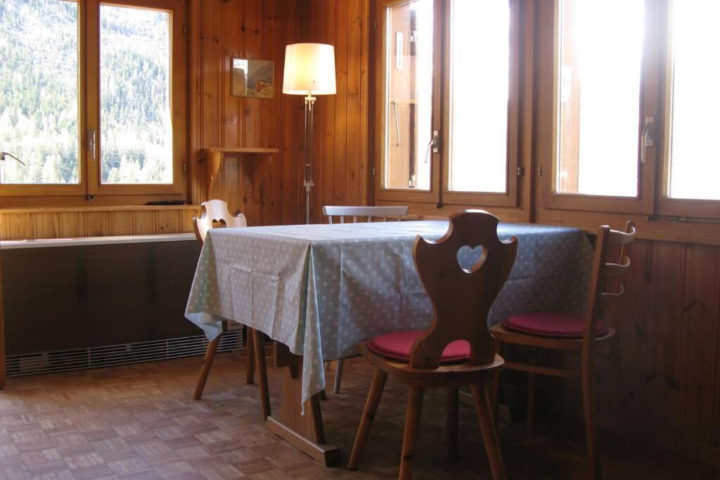 Alpia 26 - Zwei Zimmerwohnung In Traditionellem Walliser Haus Gasenried Екстериор снимка